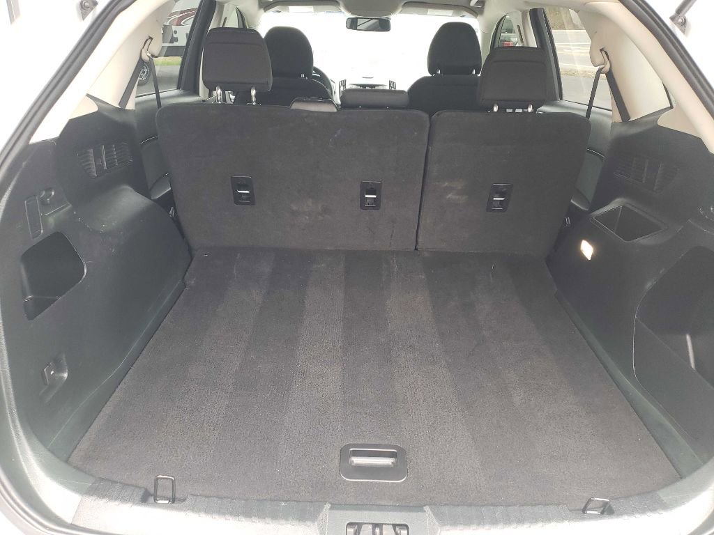 Used 2019 Ford Edge SE image 25