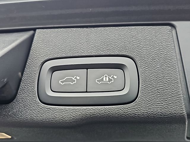 Used 2025 Volvo XC60 B5 Plus w/ Protection Package Premier image 33