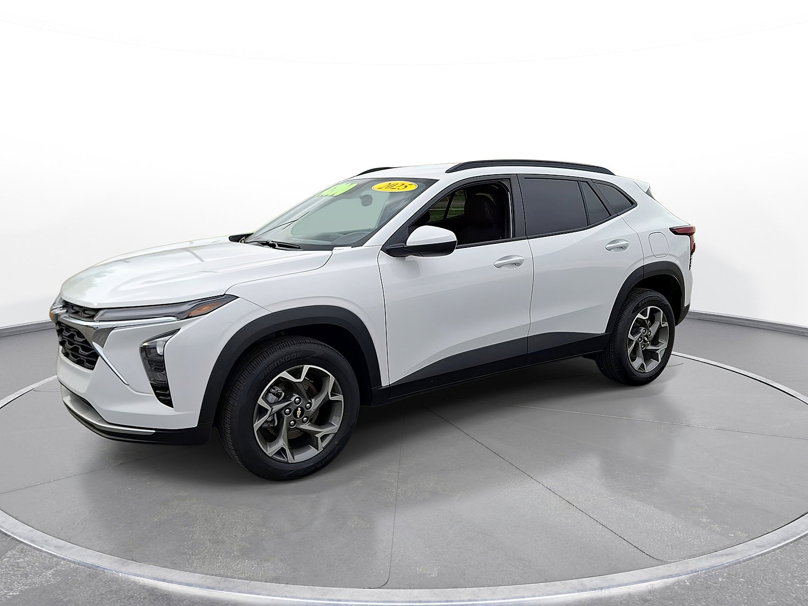 Used 2025 Chevrolet Trax LT FWD image 4