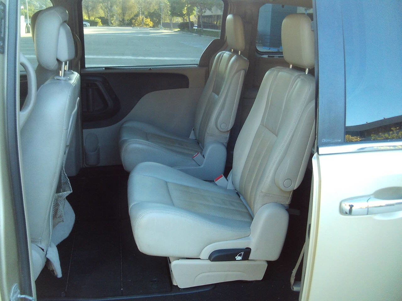 Used 2012 Chrysler Town & Country Touring-L w/ Entertainment Group #2 image 15