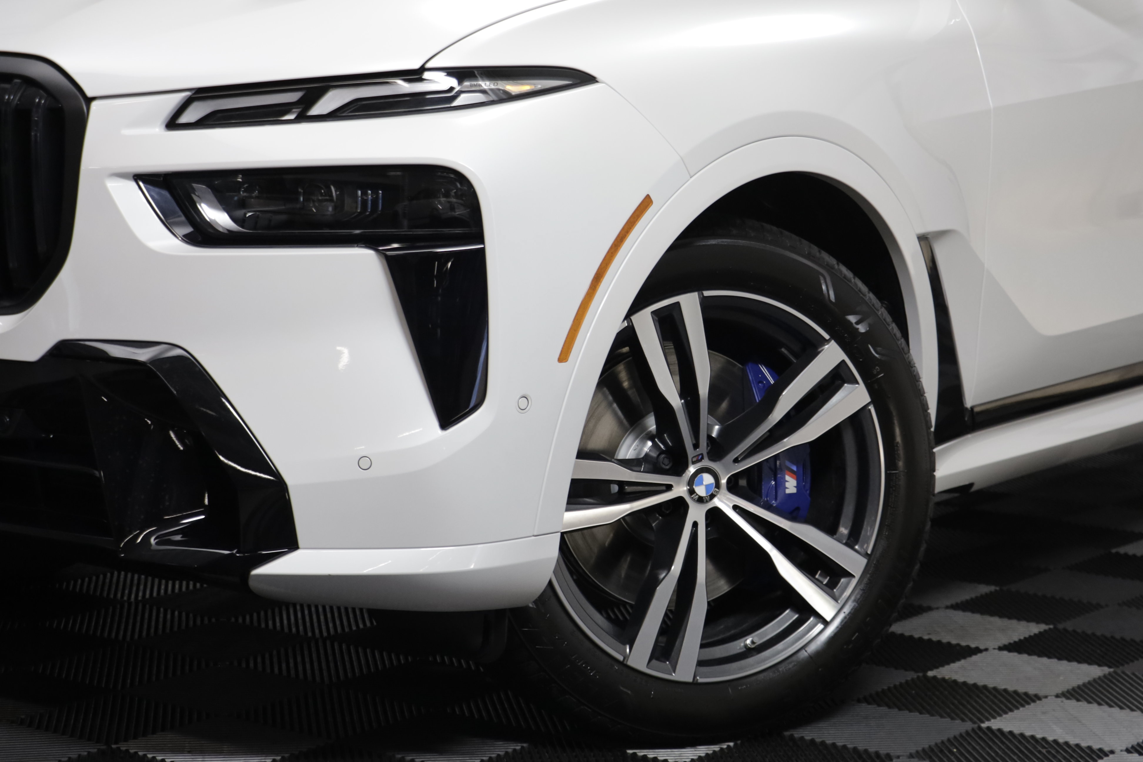 New 2027 BMW X7 xDrive40i w/ M Sport Package AWD/4WD image 4