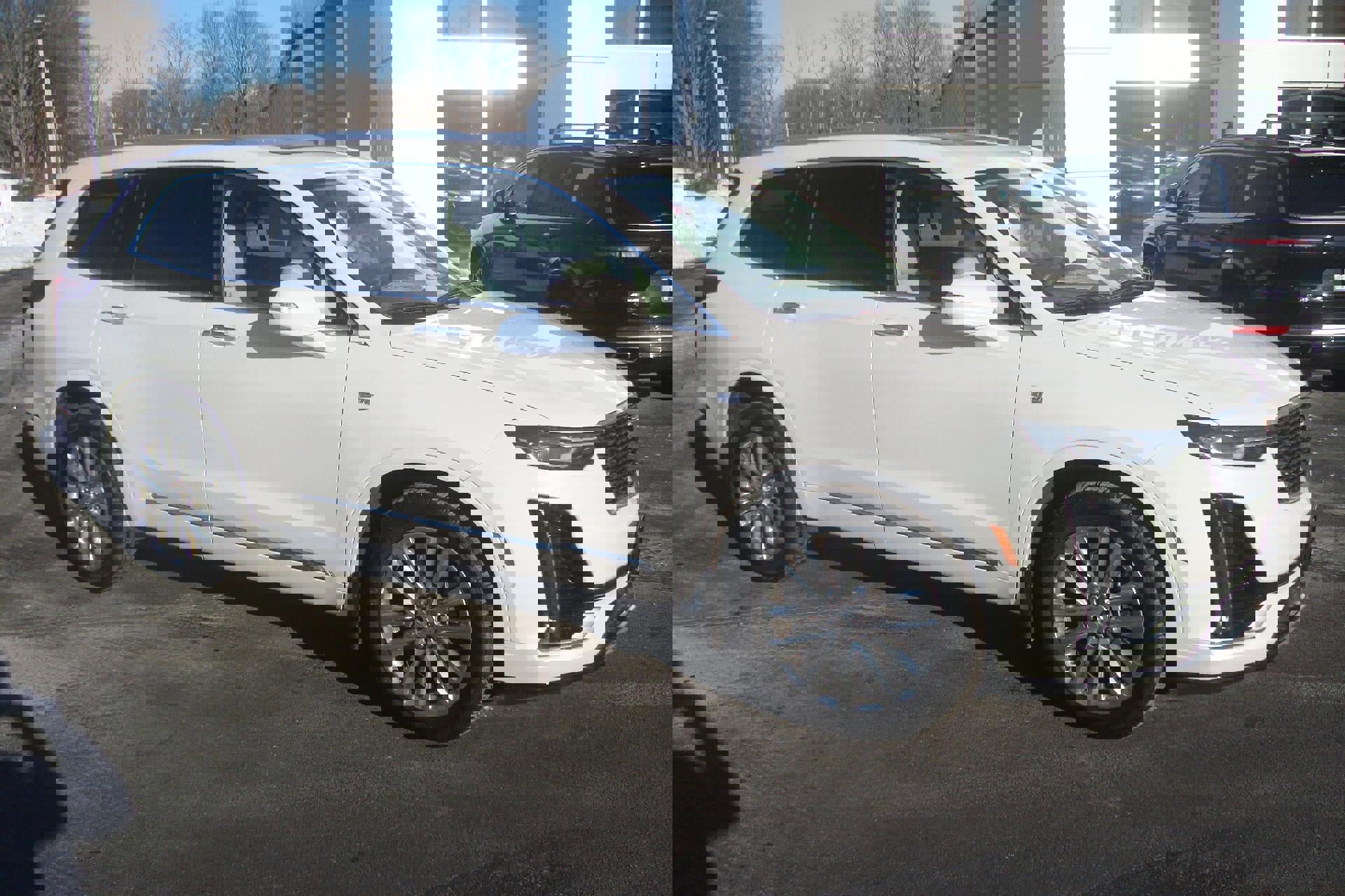 Used 2023 Cadillac XT6 Premium Luxury w/ Technology Package image 3