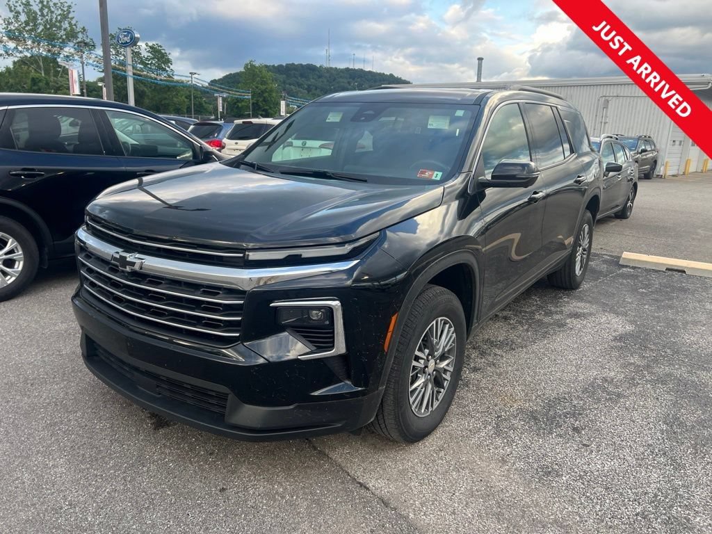 Used 2025 Chevrolet Traverse LT w/ Driver Confidence Package AWD/4WD image 1