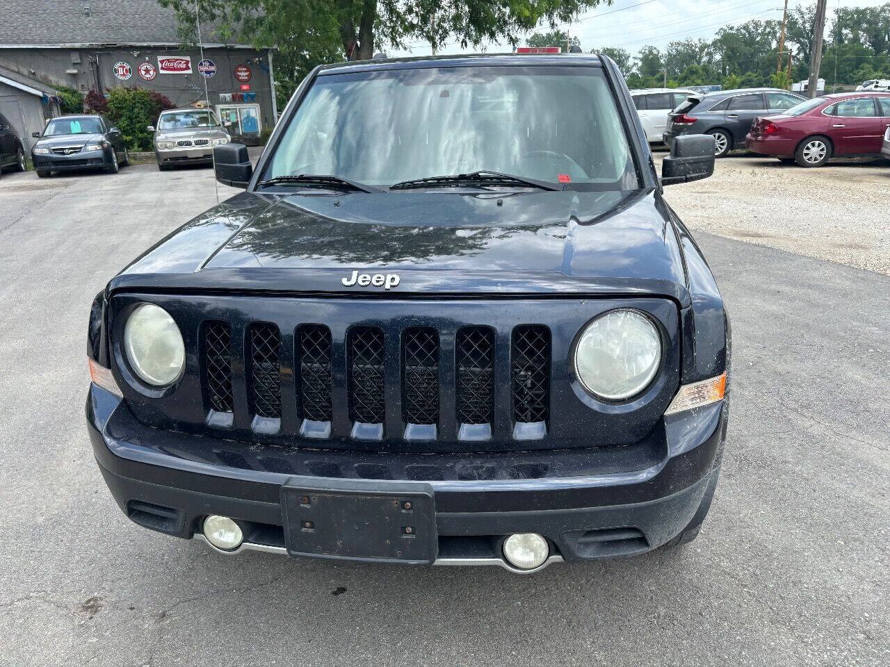 Used 2011 Jeep Patriot Latitude w/ Sun/Sound Group AWD/4WD image 3