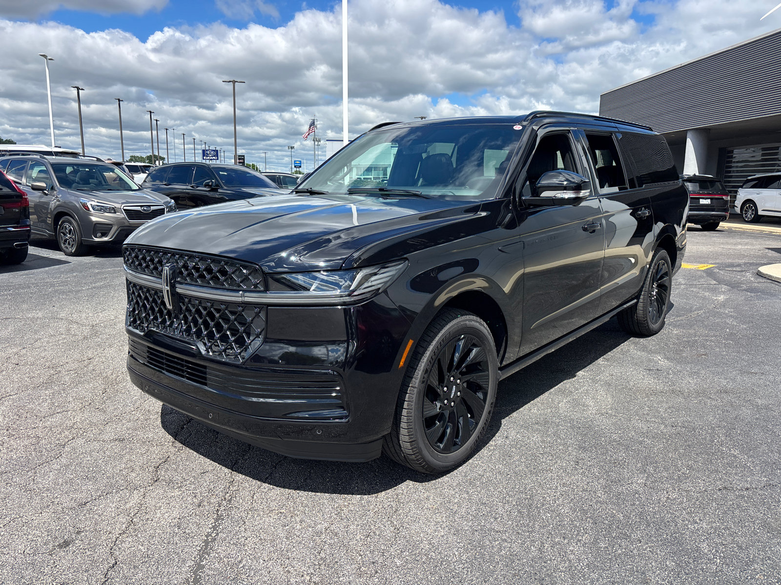 New 2026 Lincoln Navigator L Reserve w/ Jet Appearance Package AWD/4WD image 3