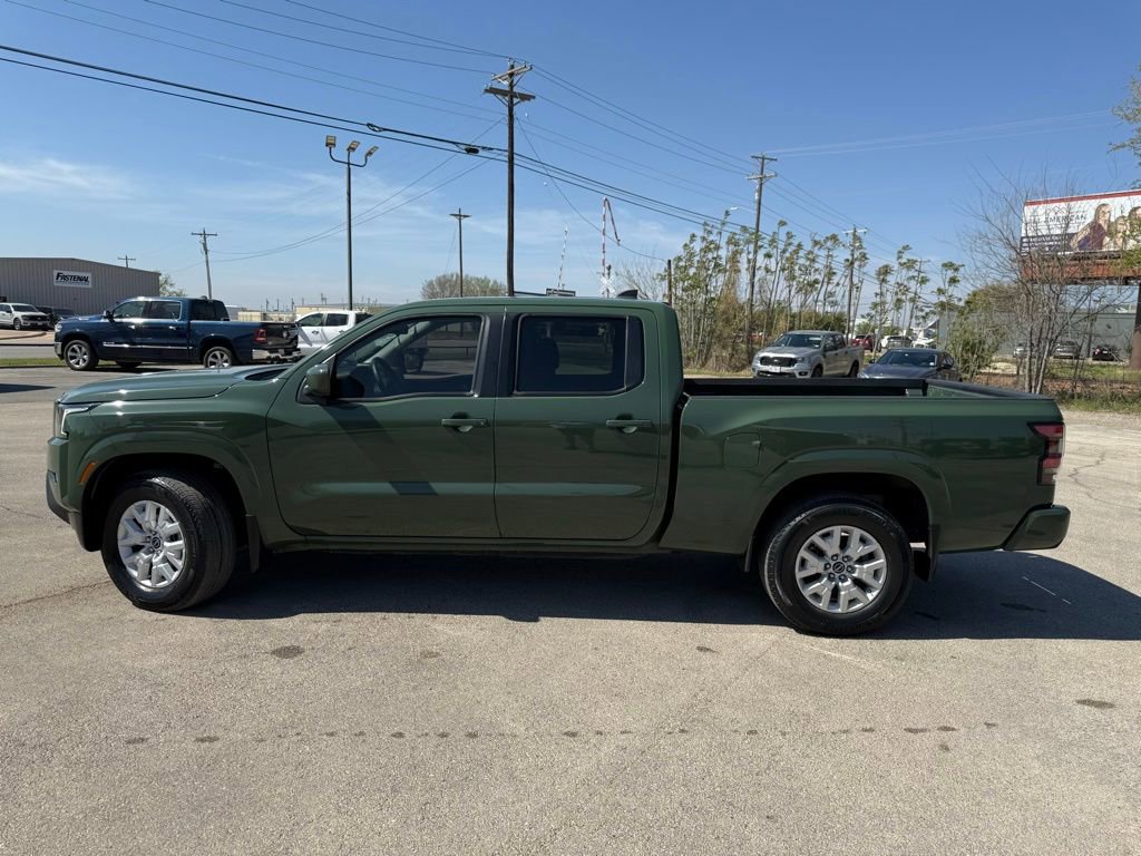 Used 2022 Nissan Frontier SV image 2