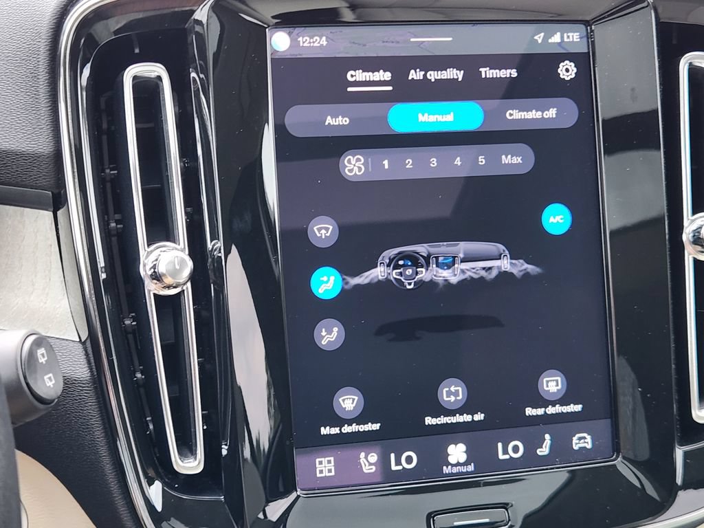 Certified 2025 Volvo XC40 B5 Plus AWD/4WD image 24