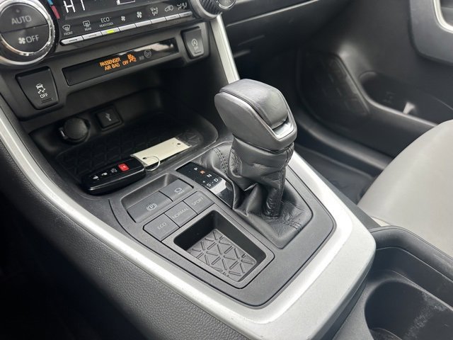 Used 2021 Toyota RAV4 XLE Premium image 25