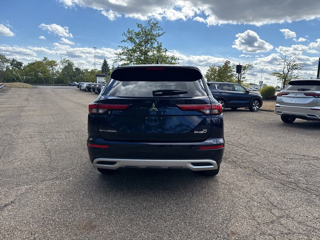 New 2025 Mitsubishi Outlander SE image 9