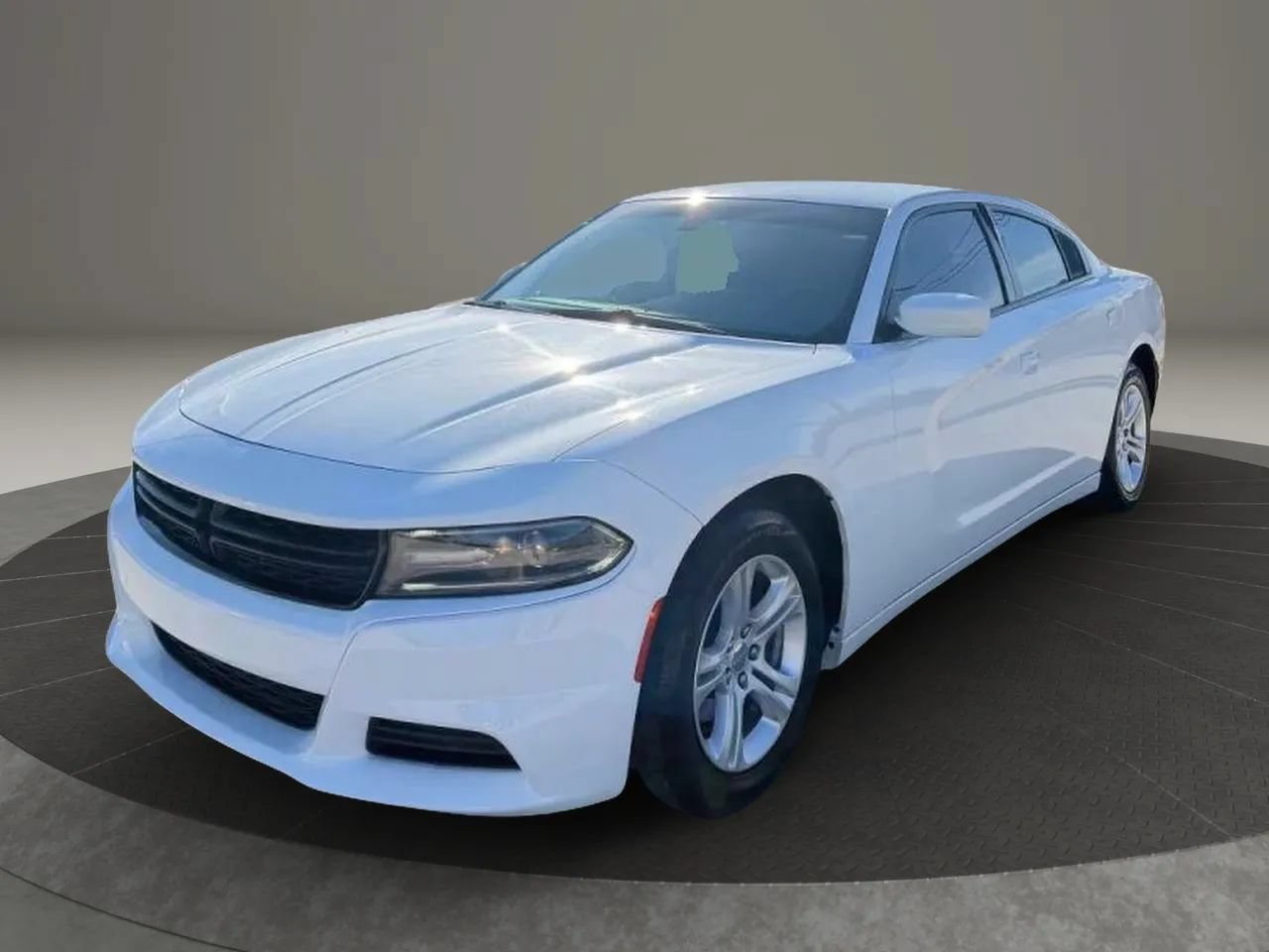 Used 2019 Dodge Charger SXT RWD image 3