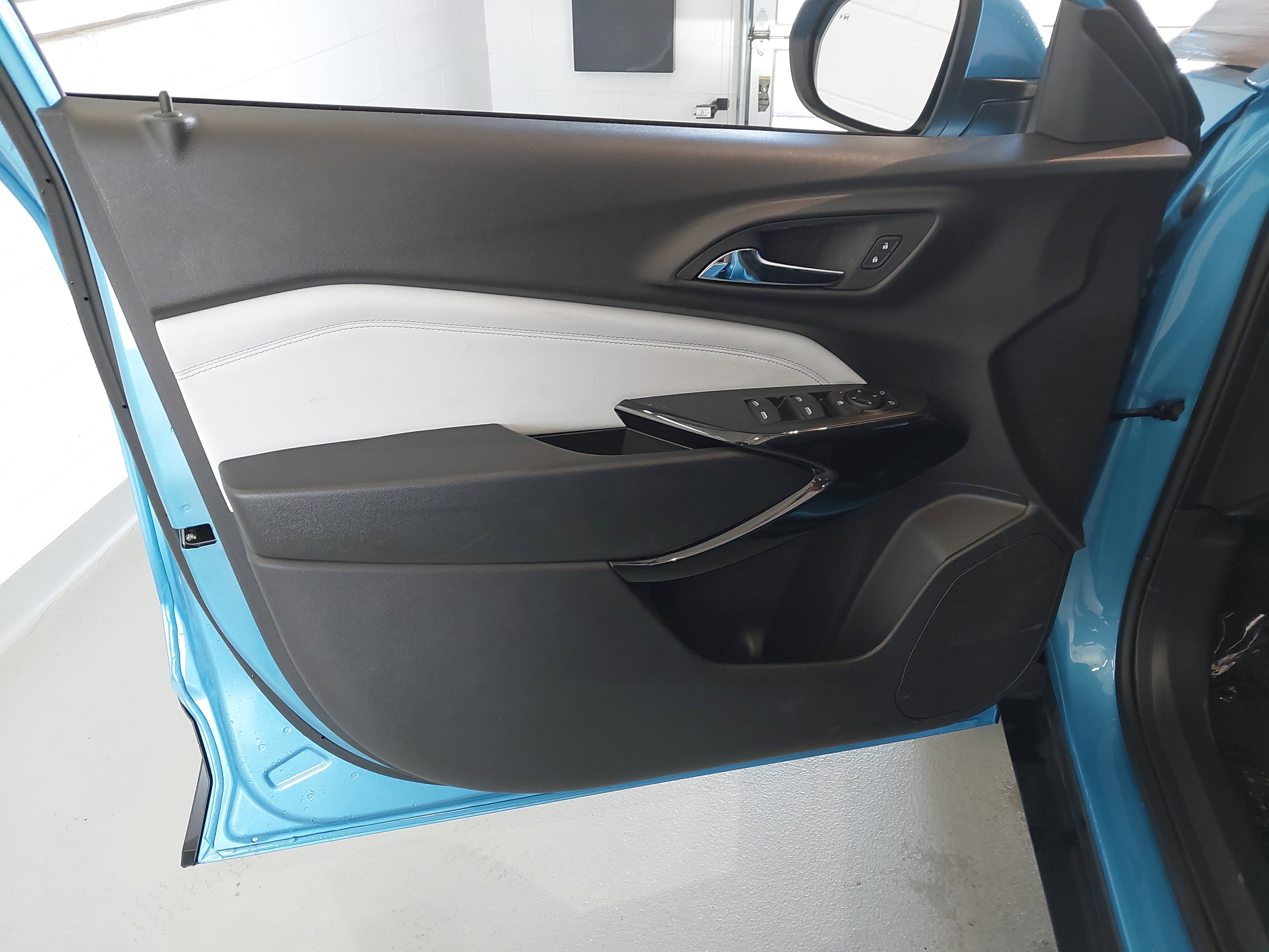 Used 2025 Chevrolet Trax LT w/ Driver Confidence Package image 25