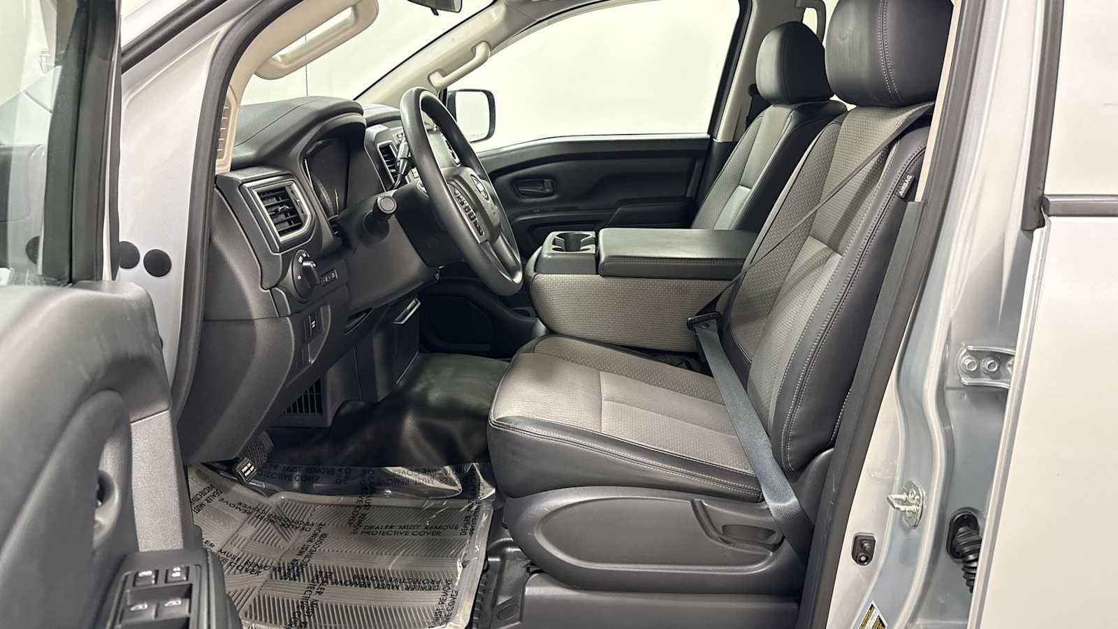 Used 2019 Nissan Titan S w/ S Utility Package image 13