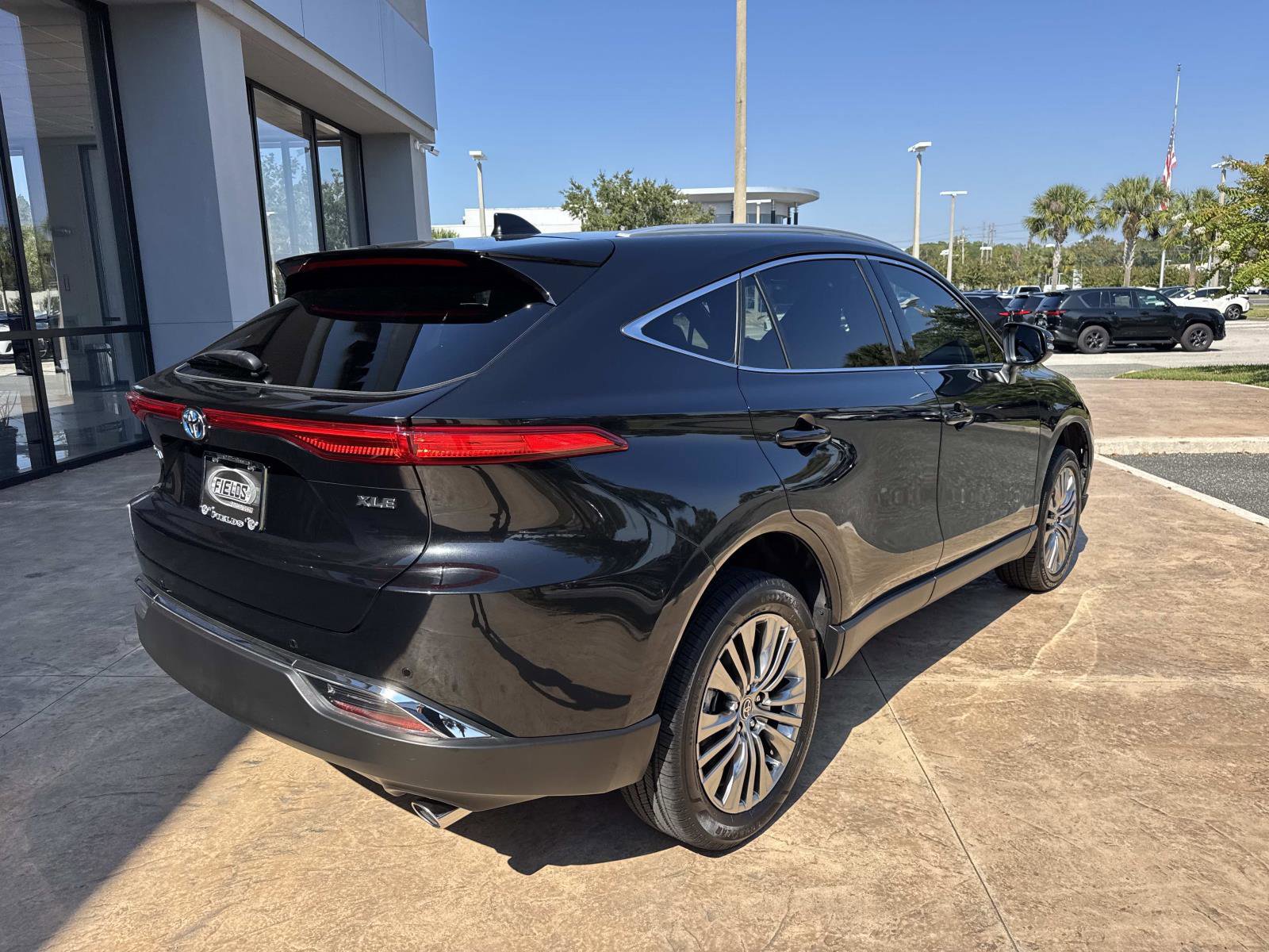 Used 2023 Toyota Venza XLE image 2