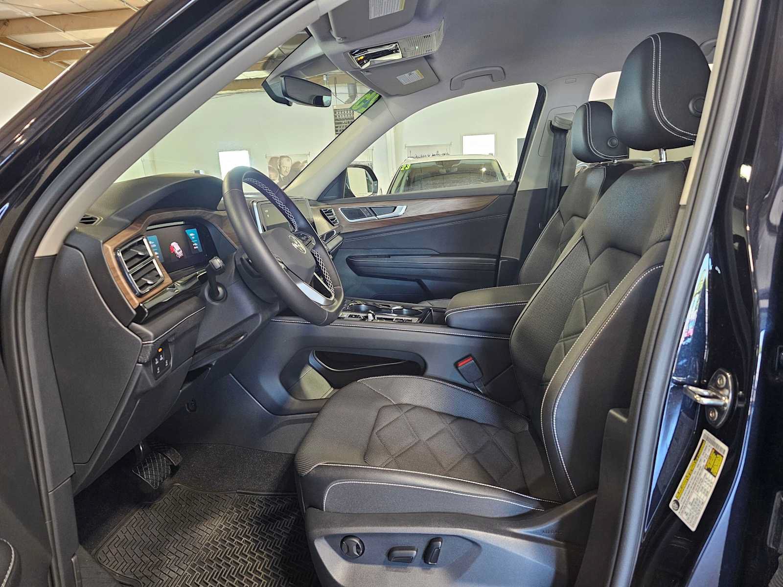 Used 2025 Volkswagen Atlas SE AWD/4WD image 22