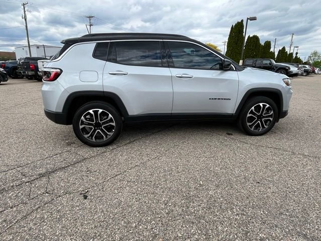 Used 2024 Jeep Compass Limited AWD/4WD image 2