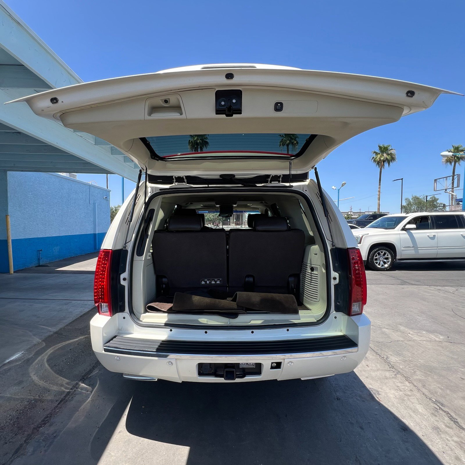 Used 2012 Cadillac Escalade Platinum image 5