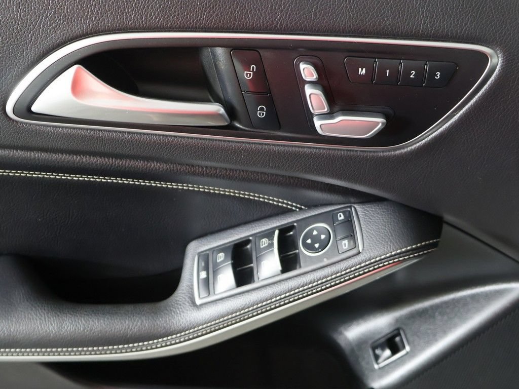 Used 2019 Mercedes-Benz GLA 250 4MATIC image 30