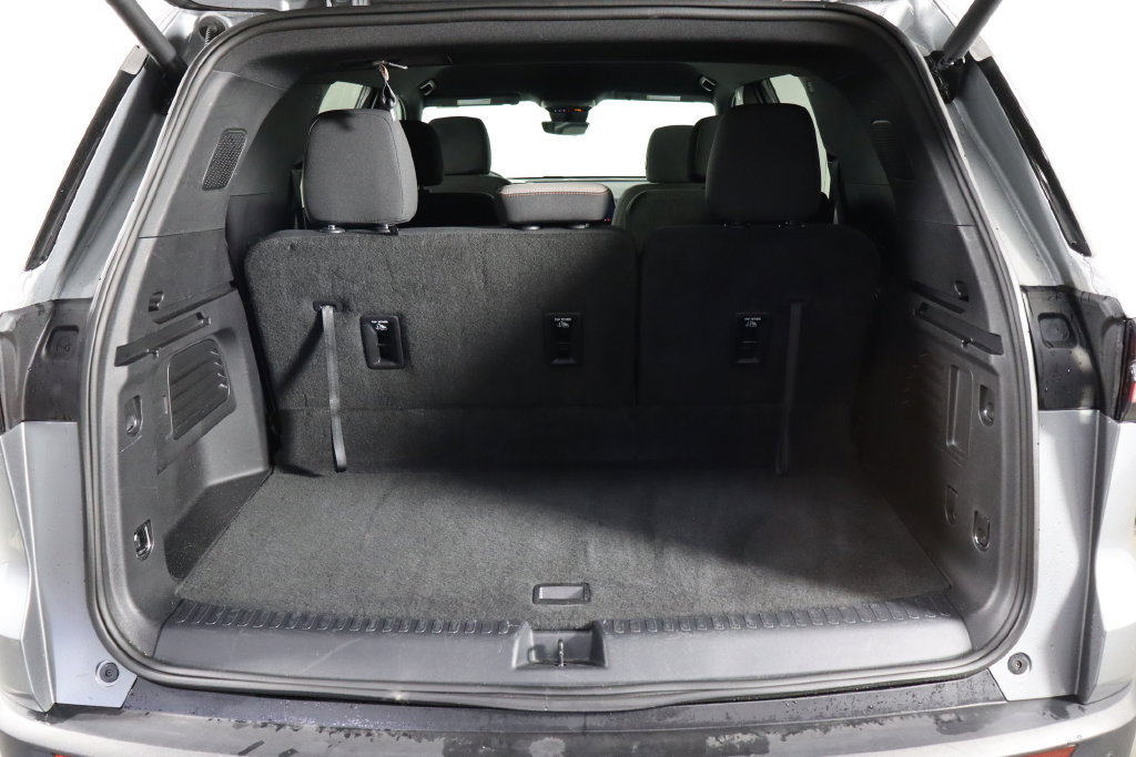 Used 2026 Chevrolet Traverse LT w/ Driver Confidence Package FWD image 18