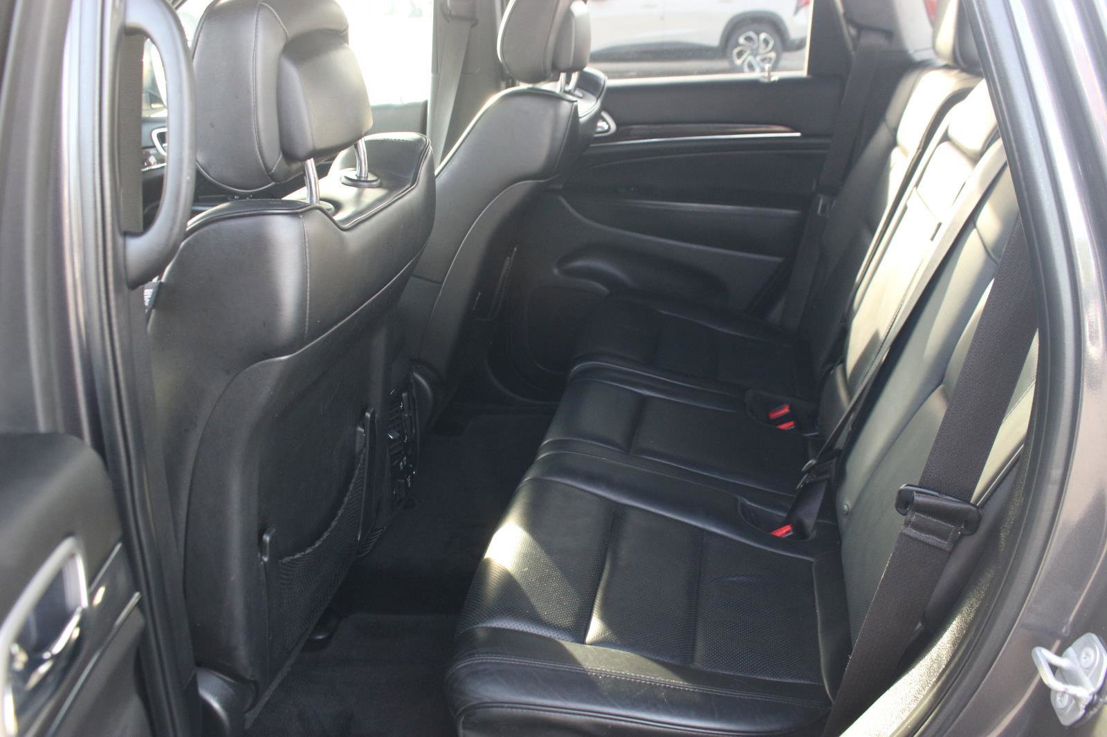 Used 2018 Jeep Grand Cherokee Overland RWD image 30