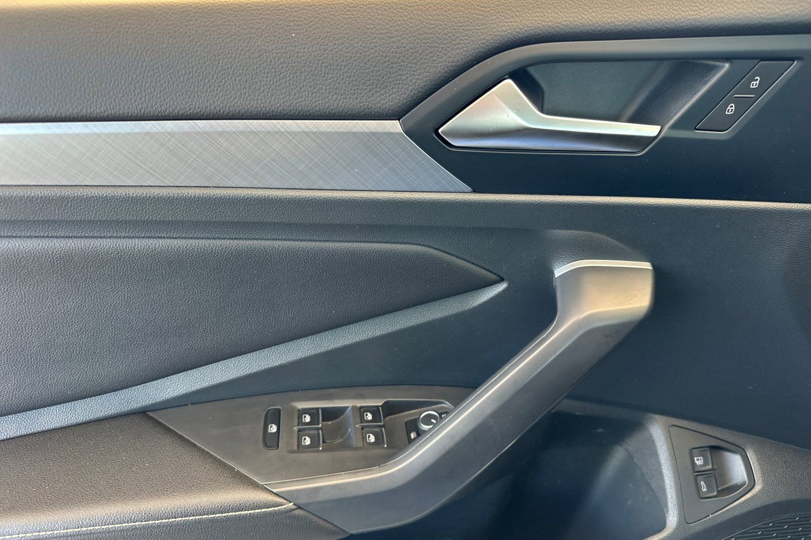 Used 2024 Volkswagen Jetta SE w/ Panoramic Sunroof Package image 11