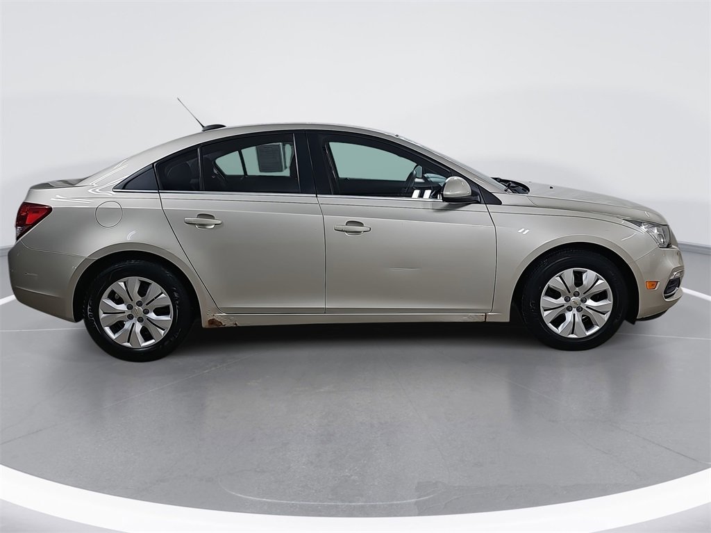 Used 2015 Chevrolet Cruze LT image 2