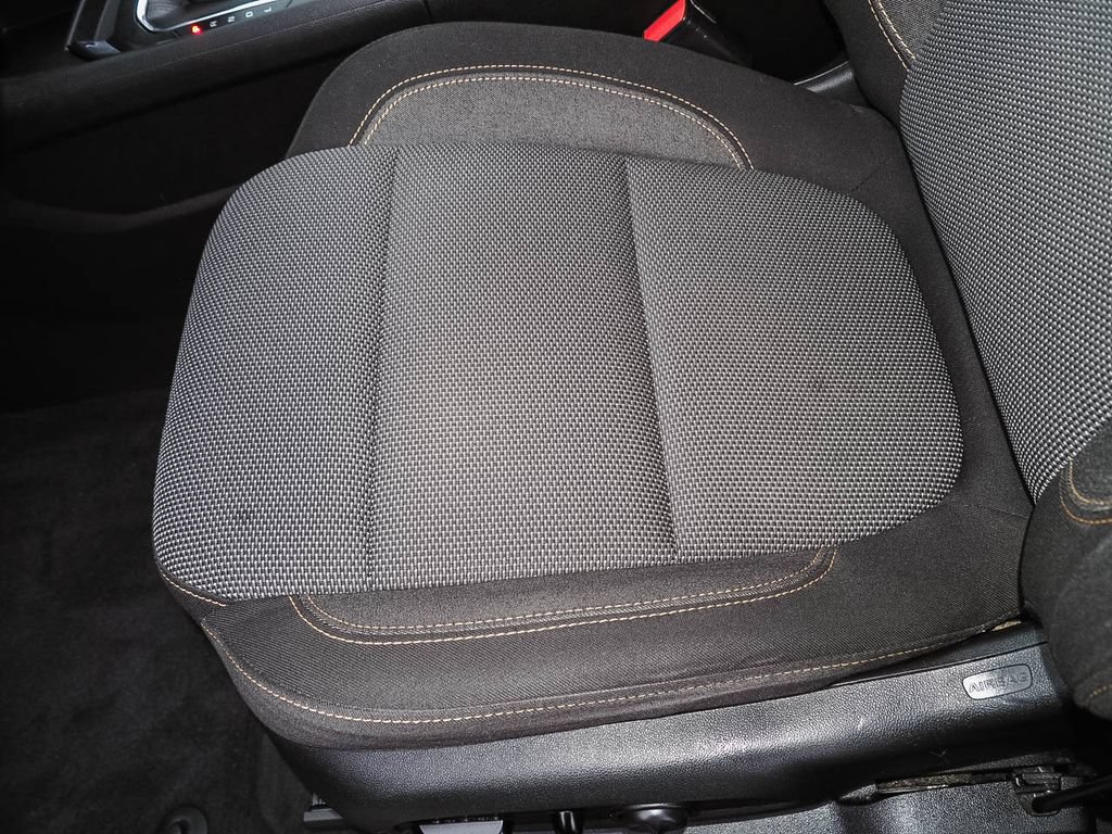 Used 2020 Chevrolet Traverse LT FWD image 24