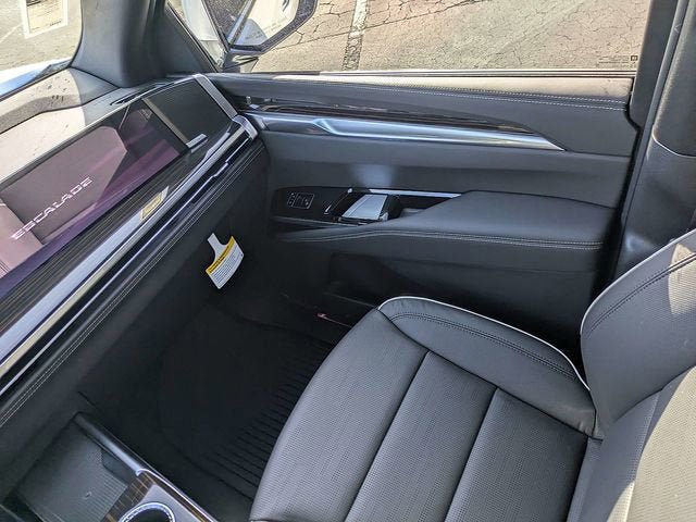 New 2026 Cadillac Escalade Luxury w/ Touring Package AWD/4WD image 18