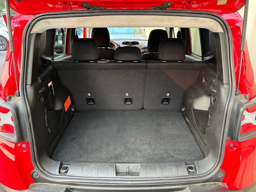 Used 2023 Jeep Renegade Latitude AWD/4WD image 23