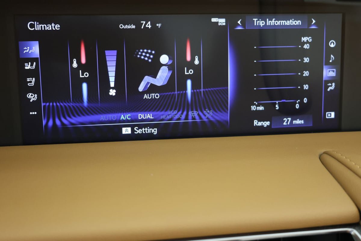 Used 2022 Lexus LC 500 Convertible w/ Touring Package RWD image 9
