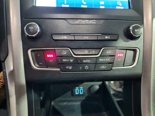 Used 2020 Ford Fusion SE image 17
