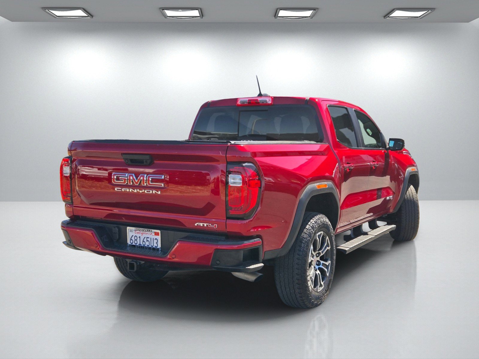 Used 2023 GMC Canyon AT4 w/ Technology Package AWD/4WD image 4