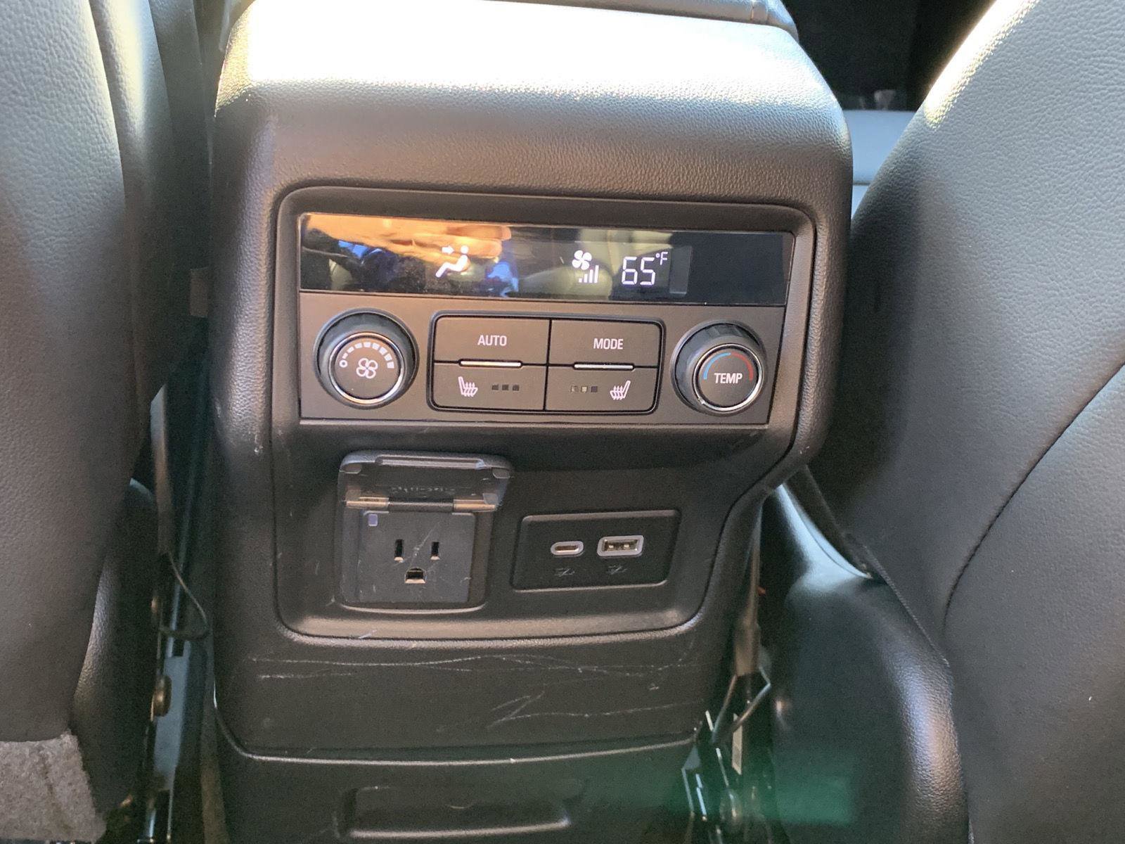 Used 2023 GMC Acadia AT4 w/ Technology Package image 31