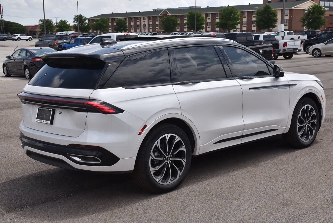 New 2026 Lincoln Nautilus Reserve AWD/4WD image 13