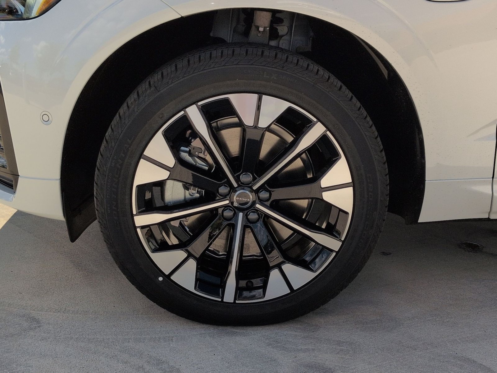 New 2026 Volvo XC60 T8 Plus w/ Protection Package Premier AWD/4WD image 20