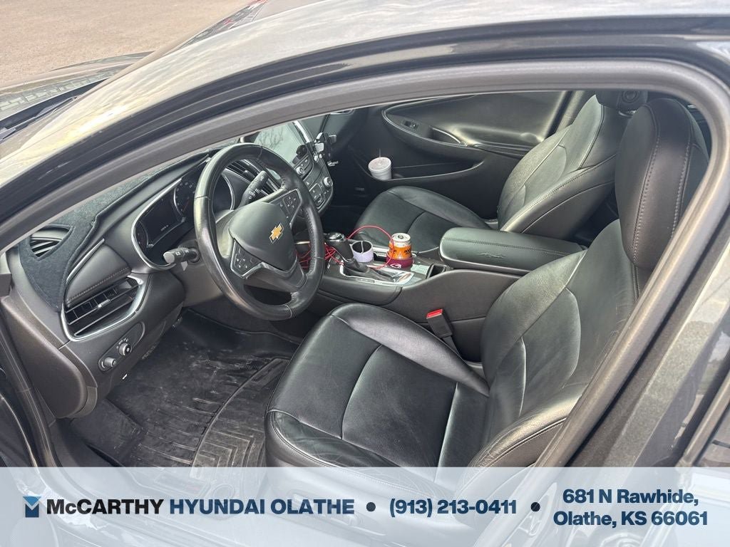 Used 2016 Chevrolet Malibu LT w/ Leather Package FWD image 3