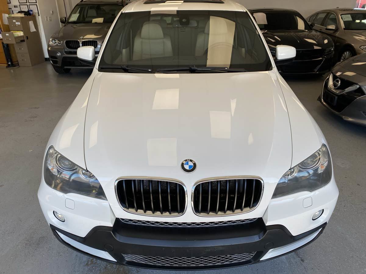 Used 2010 BMW X5 xDrive30i image 1