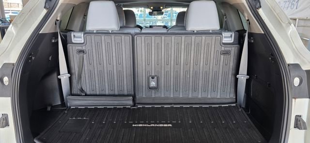 Used 2022 Toyota Highlander XLE image 6