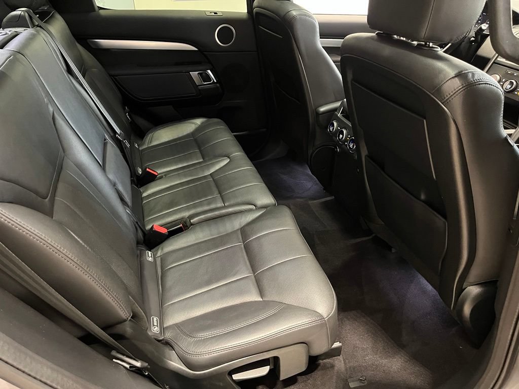 Used 2020 Land Rover Discovery Landmark AWD/4WD image 31