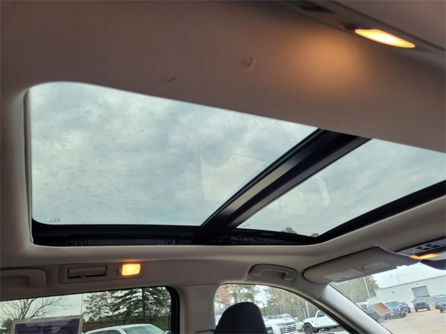 Used 2022 Nissan Pathfinder SV w/ SV Premium Package image 15