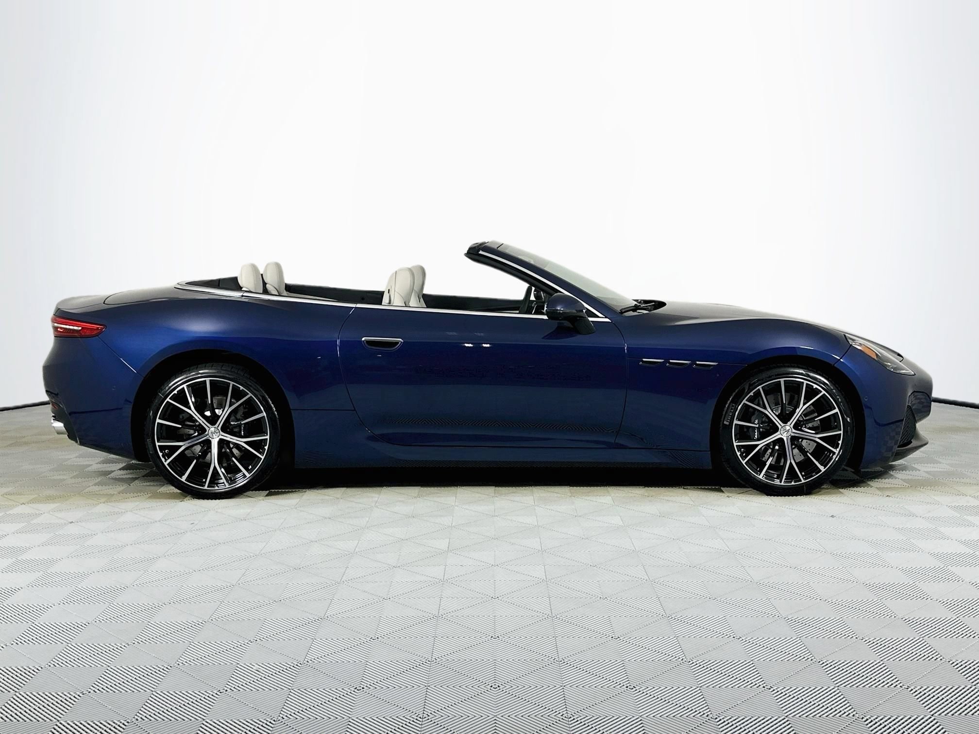 New 2026 Maserati GranCabrio Modena AWD/4WD image 4
