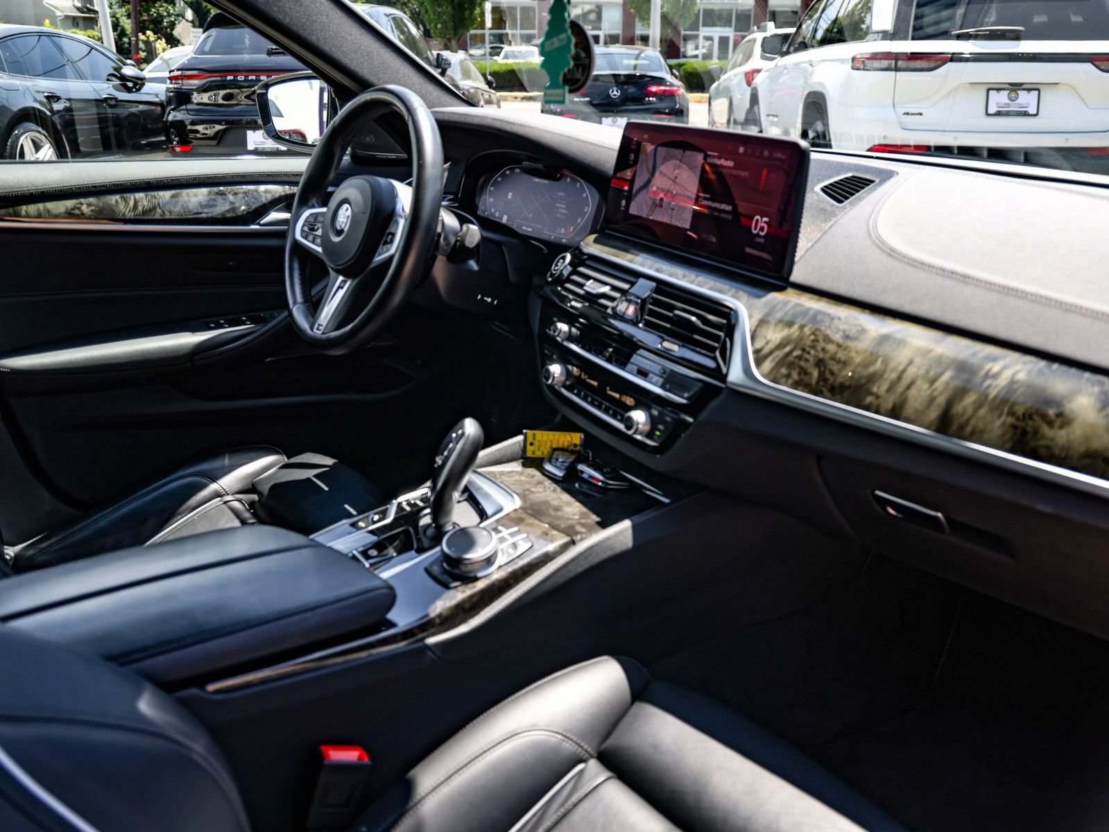 Used 2022 BMW M550i xDrive AWD/4WD image 16