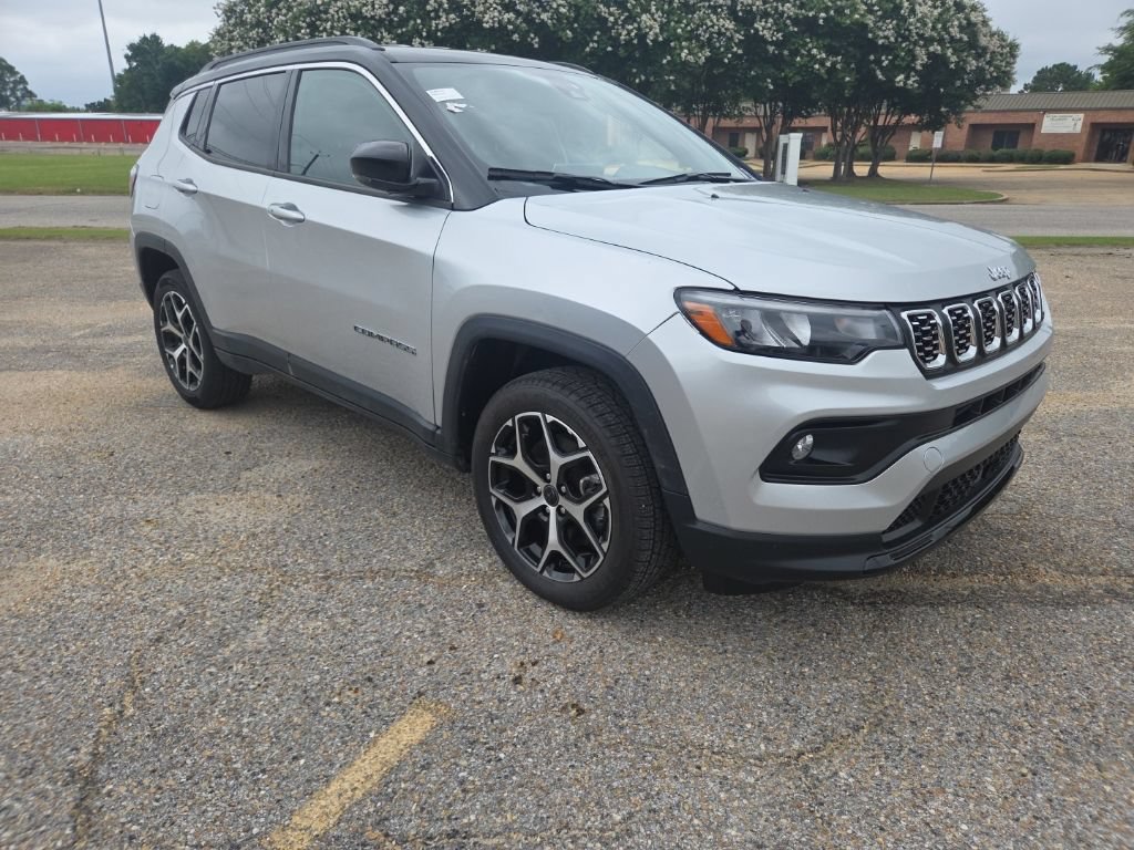 Used 2026 Jeep Compass Limited AWD/4WD image 16