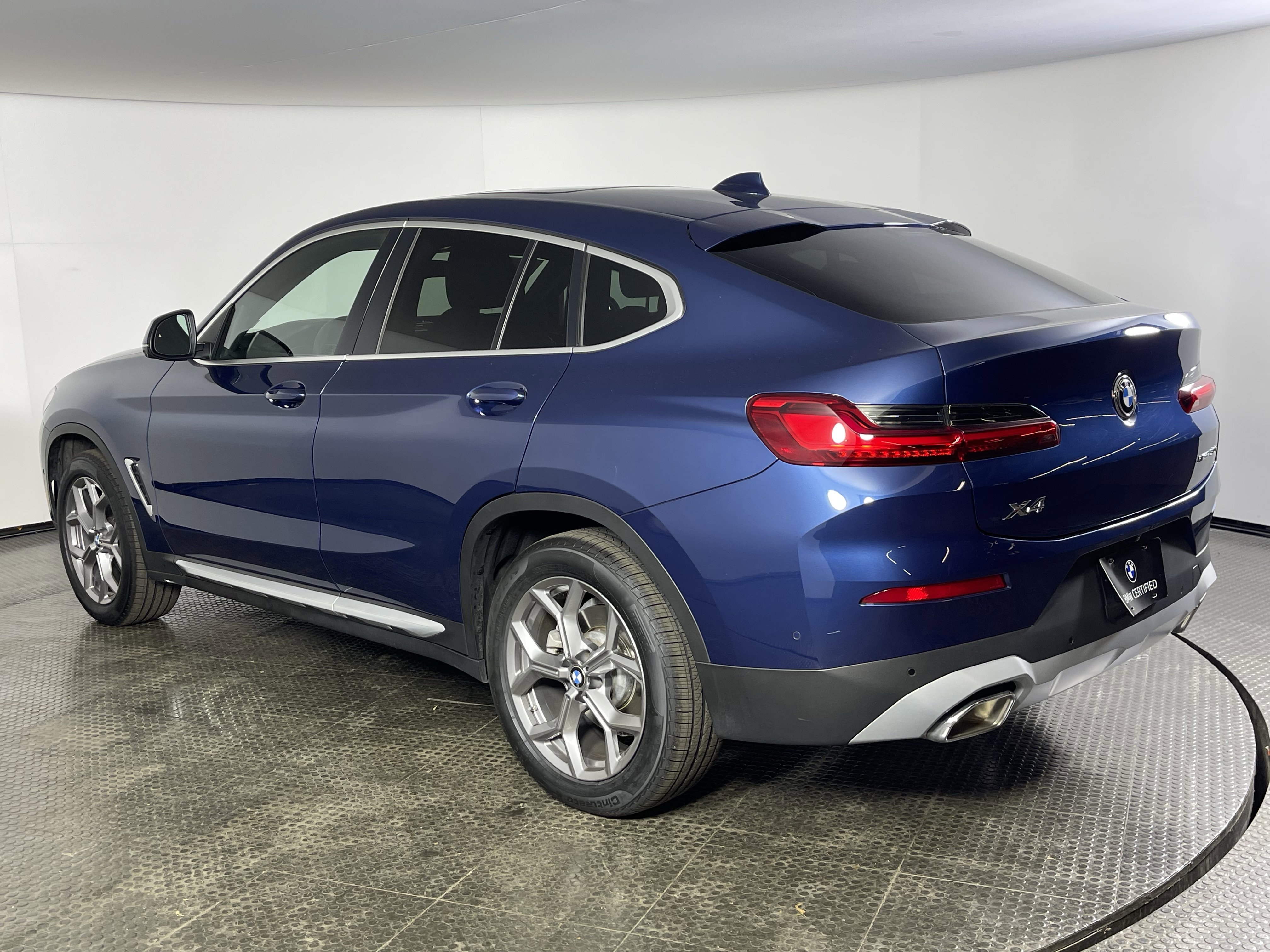 Certified 2025 BMW X4 xDrive30i image 6