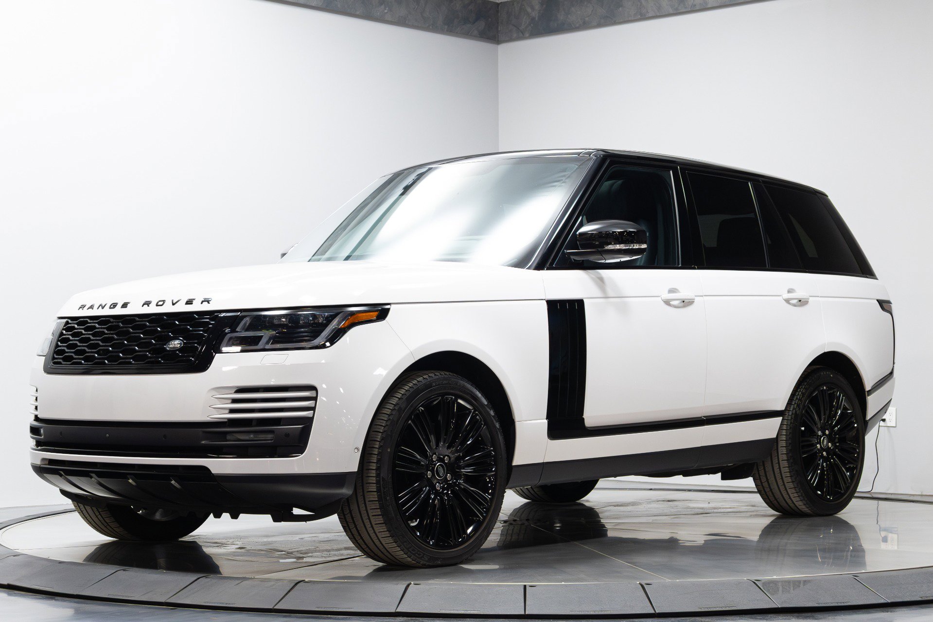 Used 2021 Land Rover Range Rover Westminster Edition image 2