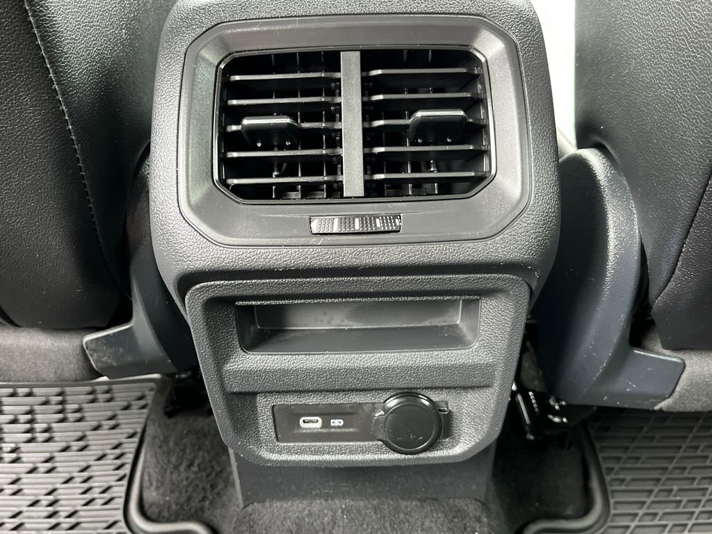Used 2023 Volkswagen Tiguan SE AWD/4WD image 24