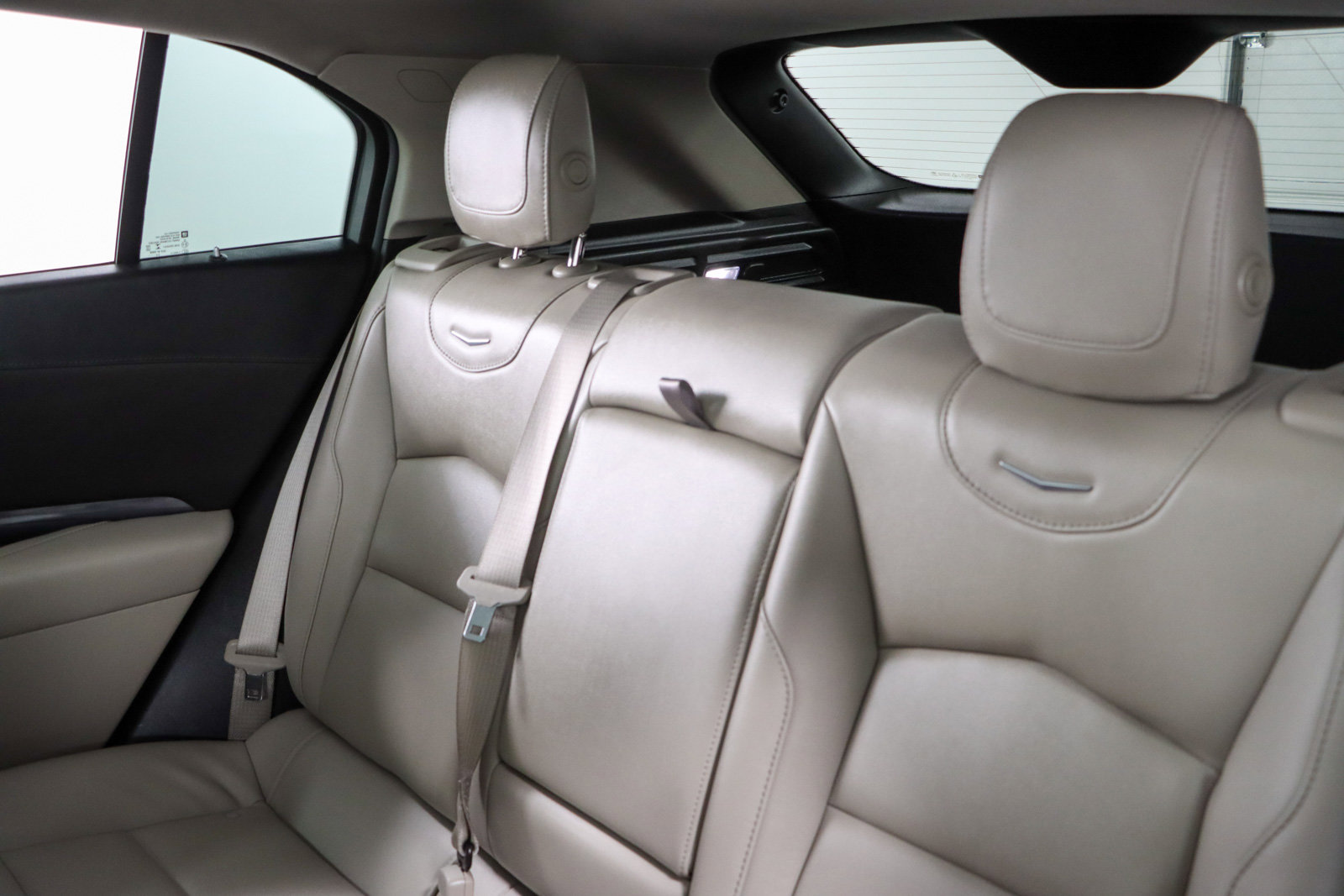 Used 2023 Cadillac XT4 Luxury w/ Cold Weather Package AWD/4WD image 25