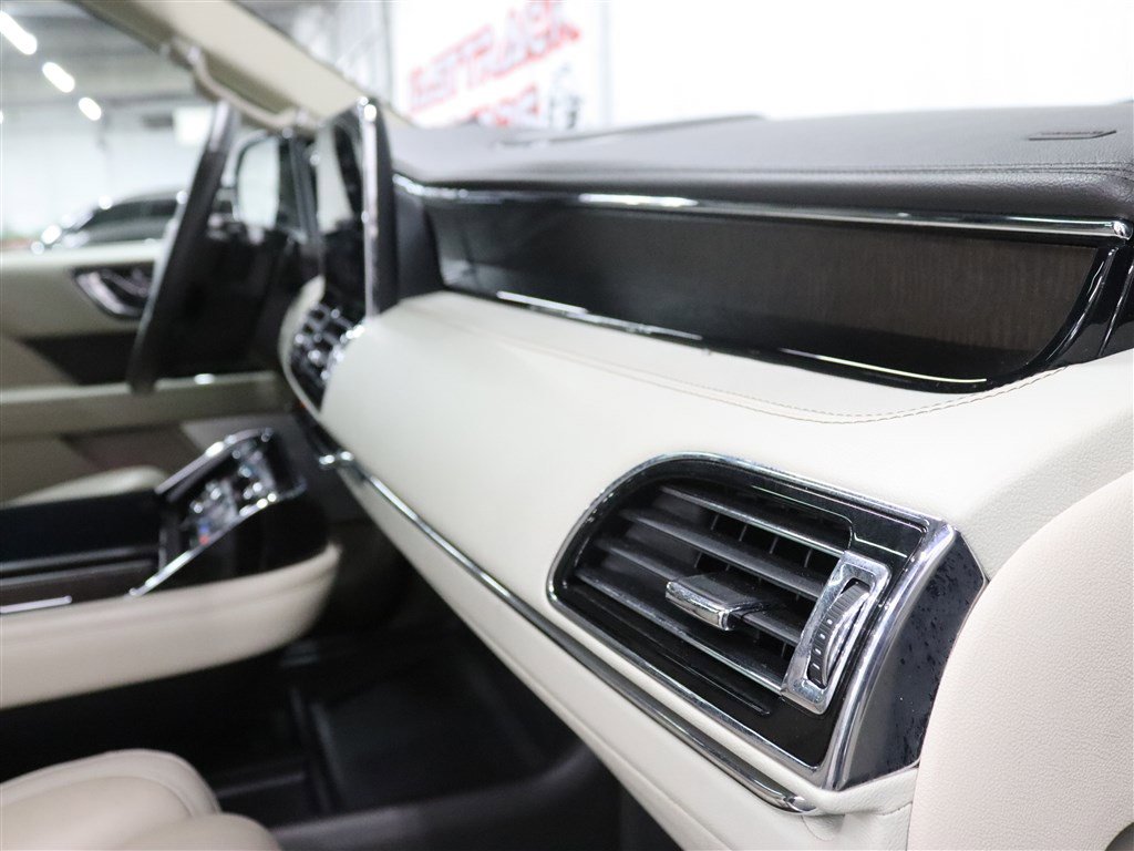 Used 2018 Lincoln Navigator L Reserve w/ Technology Package AWD/4WD image 40