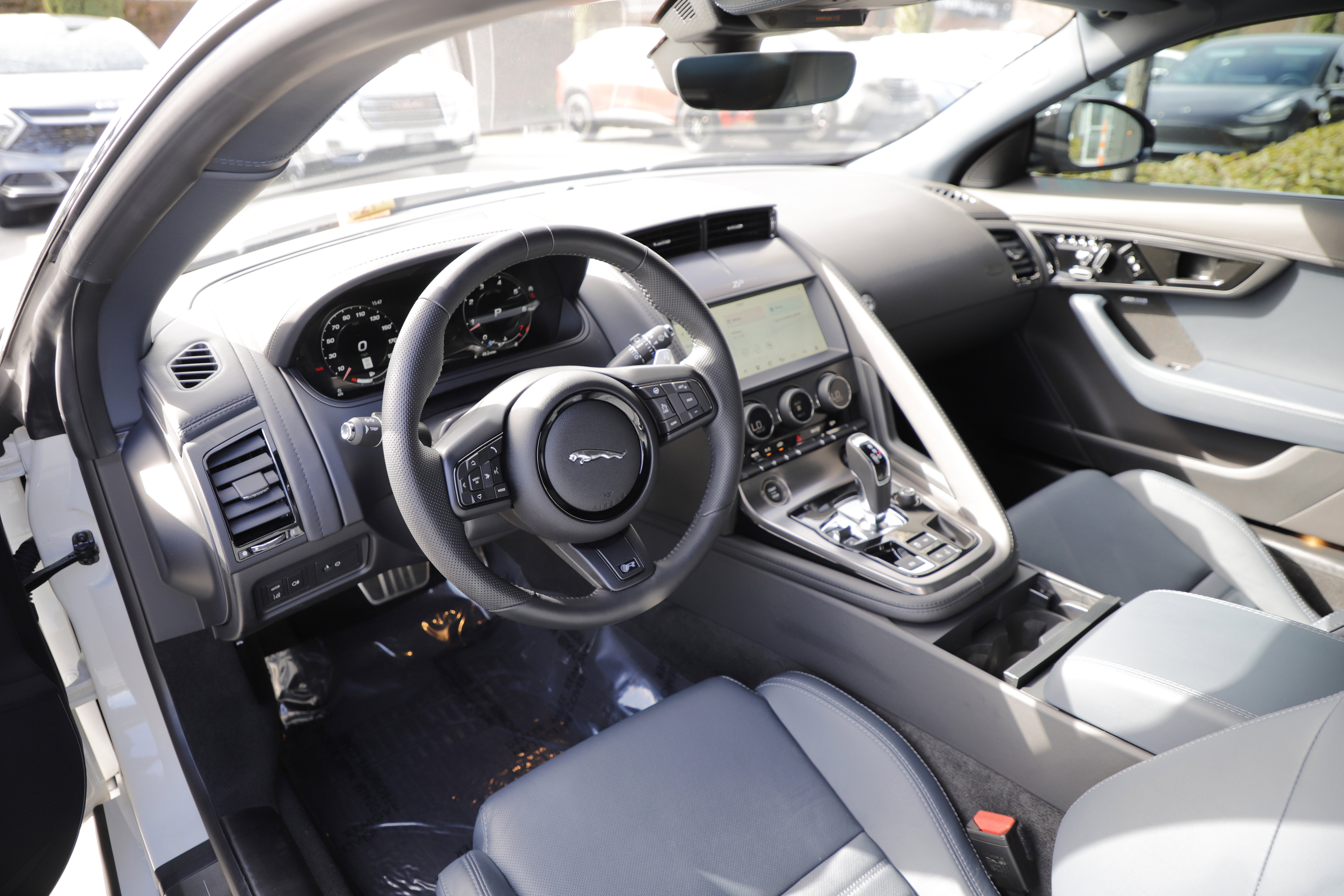 Used 2024 Jaguar F-TYPE R image 13