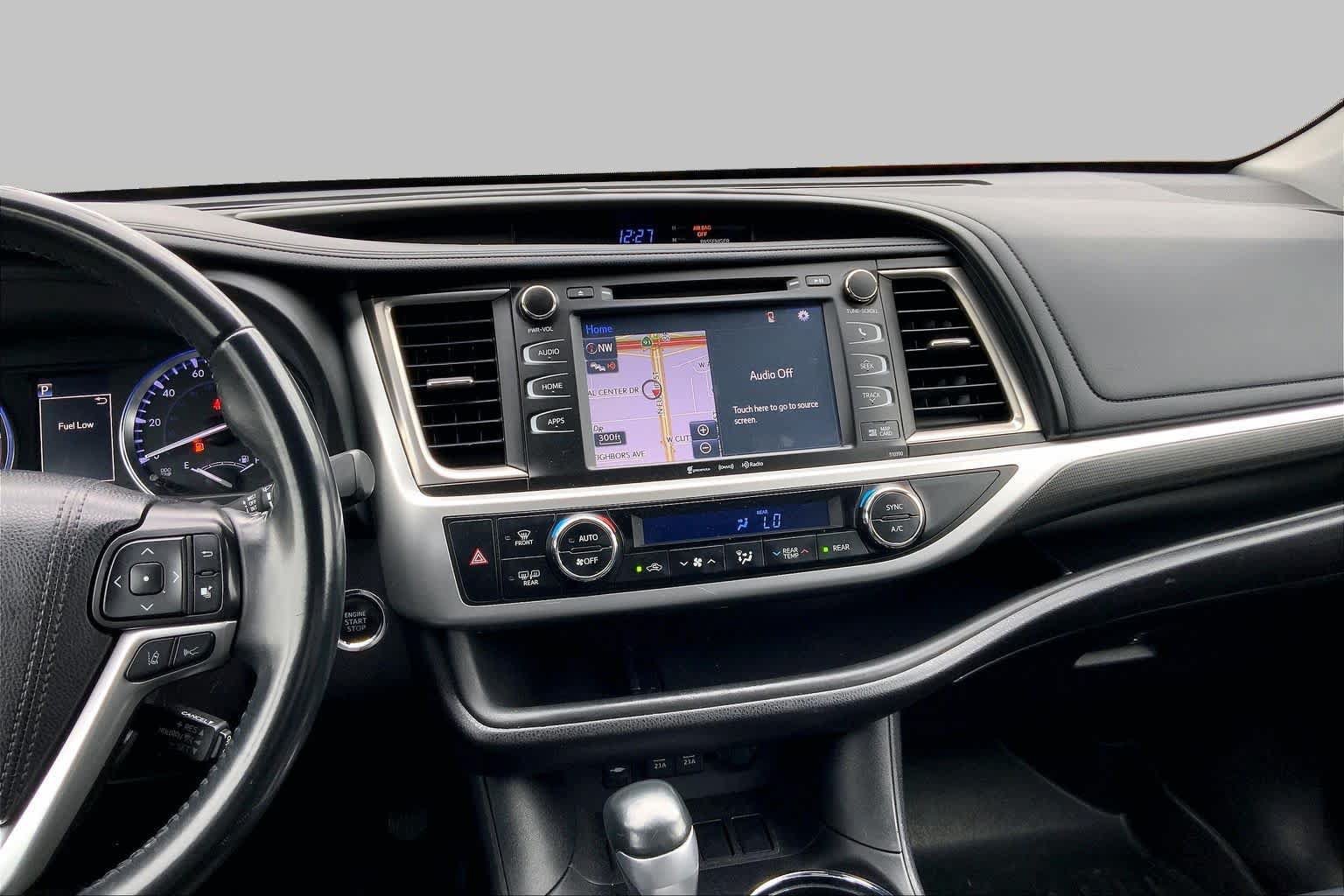 Used 2019 Toyota Highlander SE FWD image 6