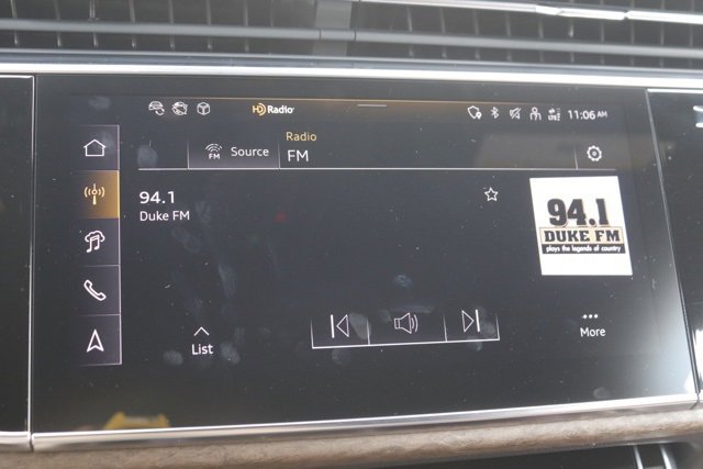 Used 2024 Audi Q8 Premium image 26